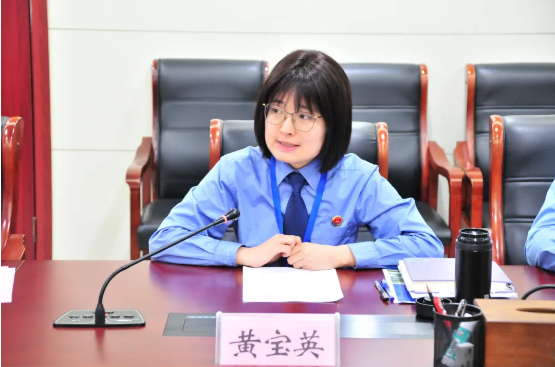黄宝英.png